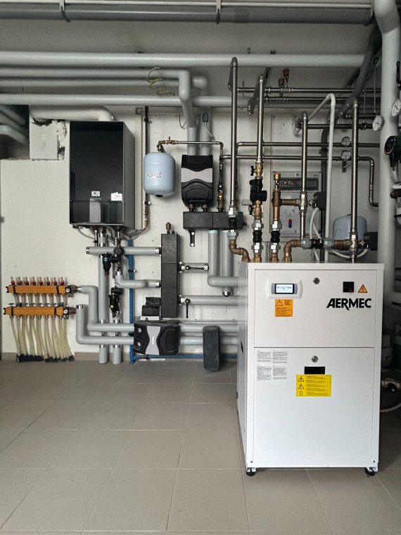 Impianto di riscaldamento e raffreddamento