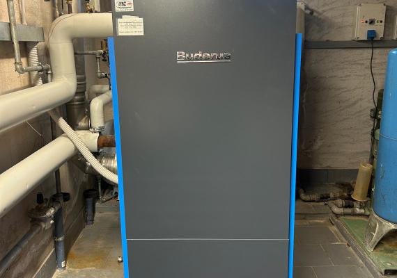 Bodenstehende Gastherme KB372 der Buderus